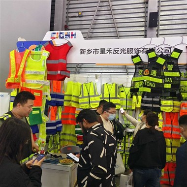 Wat zijn de voordelen van reflecterende herenhoodies?